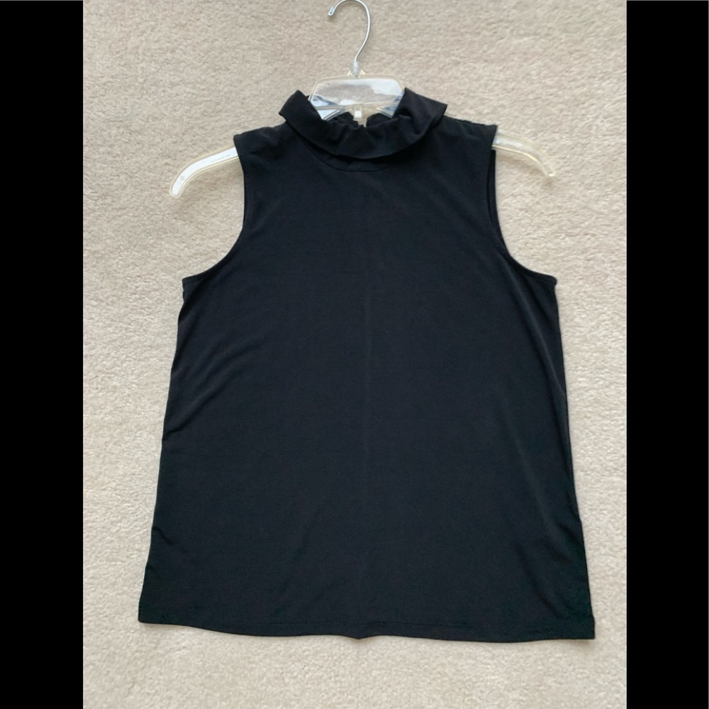 Banana Republic, Black Sleeveless Flowy Mock Neck
Sz XS
Like New